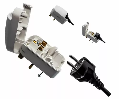 Stromadapter CEE 7/3 Buchse auf UK Typ G Stecker, 13A, verschraubt, weiß